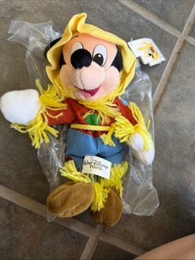 Walt Disney World Mickey Mouse Scarecrow beanie bean bag Toy - Outfit Fall